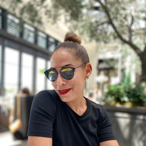 Meet your Posher, Shakeira